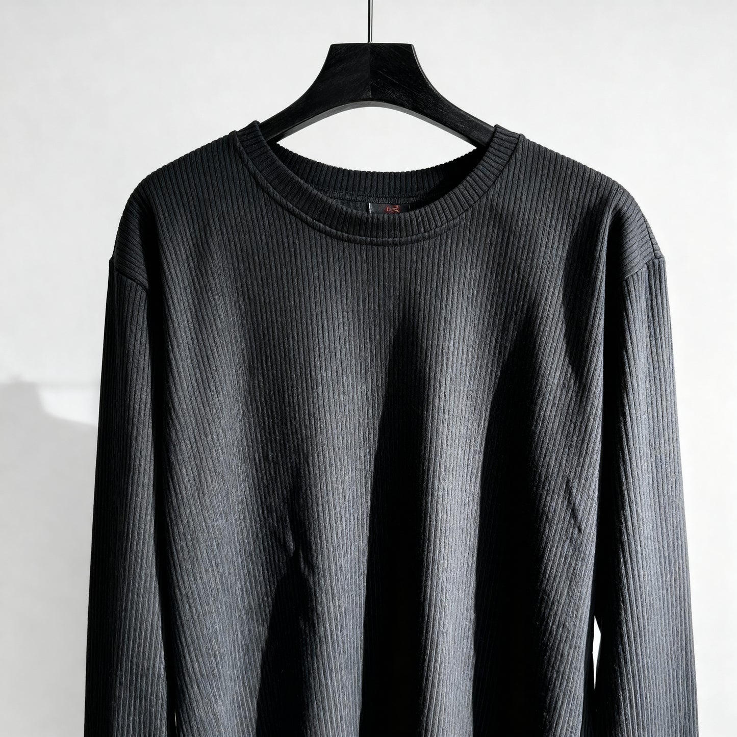 Ribbed Black Top – Rounded Cut